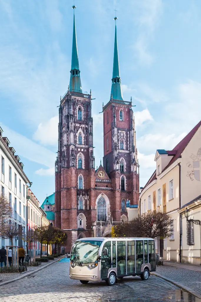 Meleks przy katedrze we Wrocławiu