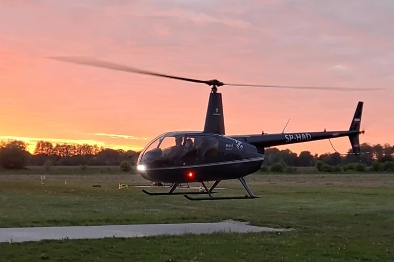 Lot helikopterem o zachodzie słońca Wrocław Szymanów